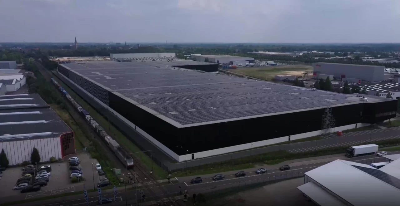 Aerial view of a warehouse building with its yard and loading area.